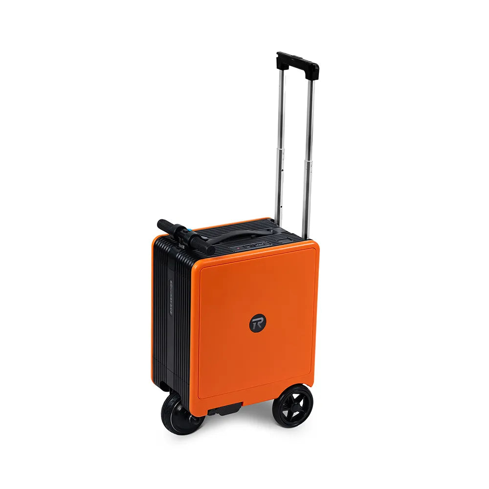 Оранжев скутер-куфар със сгънато кормило и изтеглена телескопична дръжка, затворен преден панел.
