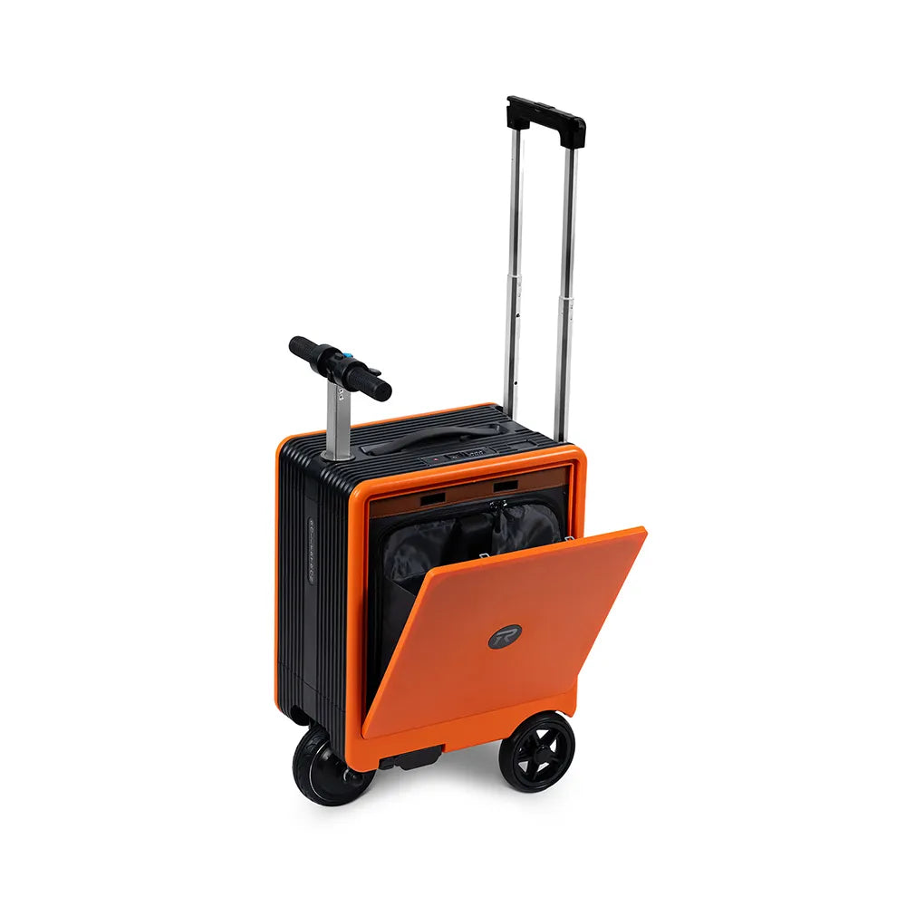 Оранжев скутер-куфар с отворена предна вратичка и видимо вътрешно отделение, изправено кормило и изтеглена телескопична дръжка.